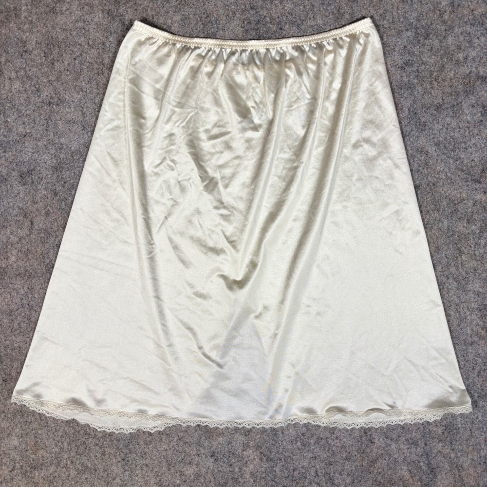 Vanity Fair Half Slip Womens Medium Cream Lace Trim Antron III Nylon Vintage